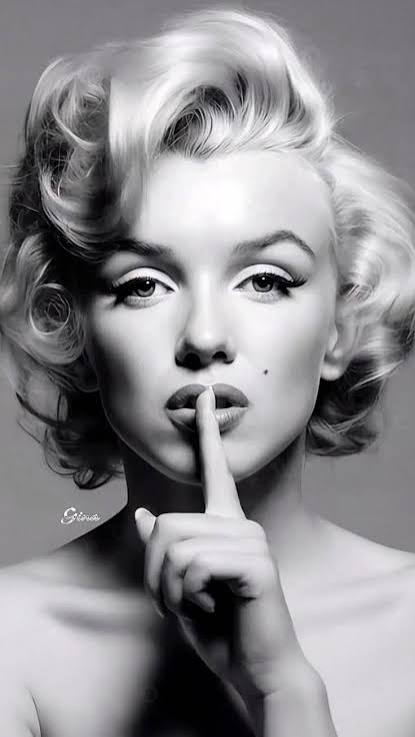 Gerahmtes Schwarz-Weiss-Porträt von Marilyn Monroe